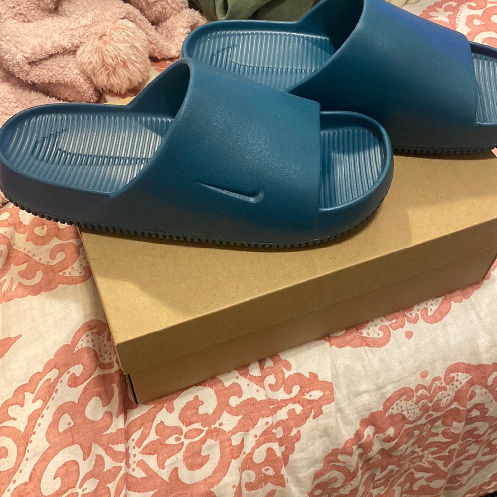 Teal Nike calm slides (DS)